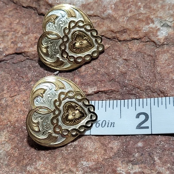Vintage Western Floral Ornate Heart Earrings. - Picture 4 of 7